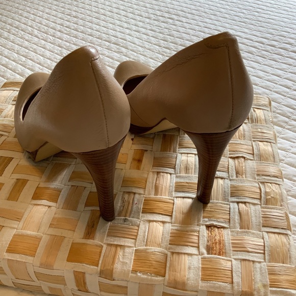 Banana Republic Kate Platform Pump - Picture 4 of 6